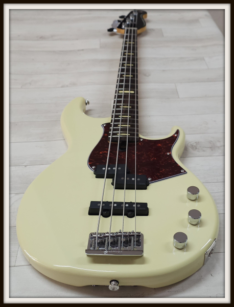 Yamaha Pro Series BBP34, Vintage White II